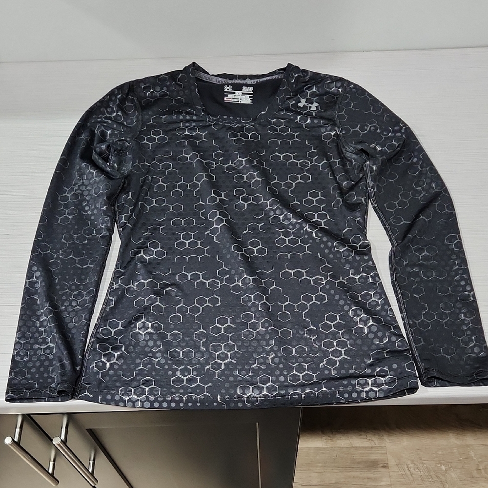 Under Armour Black and Gray Patterned Long Sleeve Top